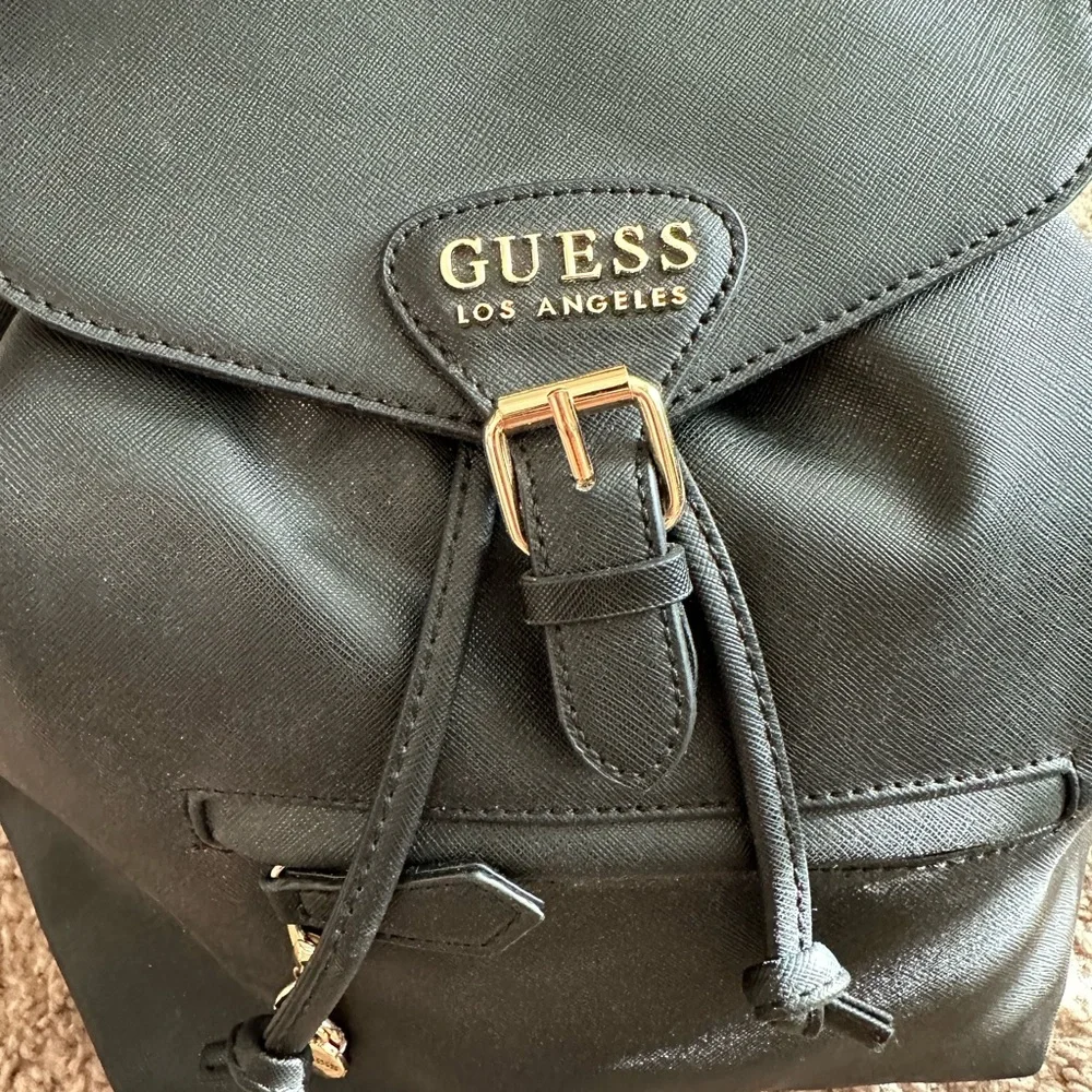🌺Guess backpack🌺 - Picture 2 of 5